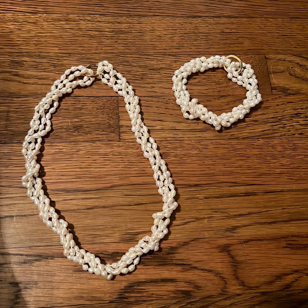Pearl necklace and Pearl bracelet with gold clasp closure